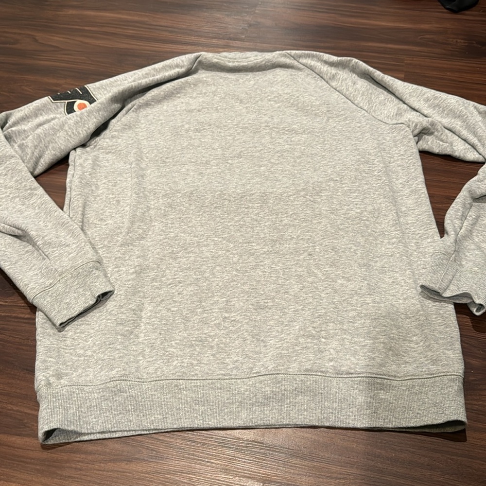Philadelphia Flyer Sweatshirt - Picture 4 of 5
